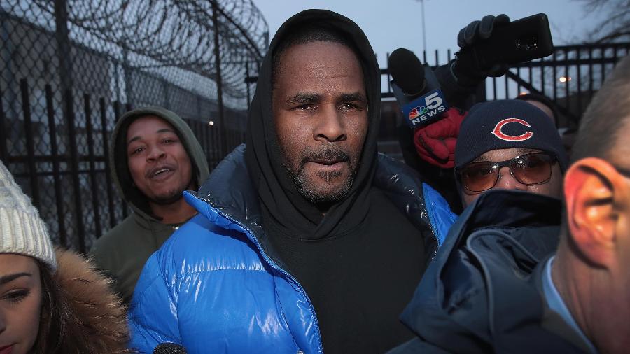 R. Kelly é acusado de forçar o aborto de sua ex- namorada (Foto: Reprodução)