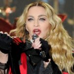 Madonna fala sobre pandemia de coronavírus e diz que a enfermidade “iguala ricos e pobres” (Foto: Reprodução)