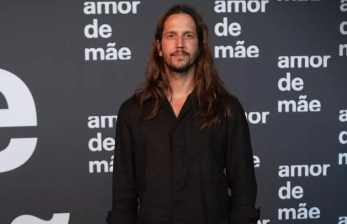 Vladimir Brichta durante coletiva de Amor de Mãe (Foto: Reprodução)