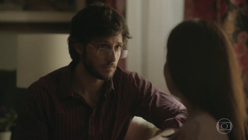 Danilo (Chay Suede) será sabotado por Thelma (Adriana Esteves) (Foto: Reprodução/Globo)