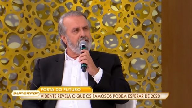 Robério de Ogum fala sobre a morte de famosos em 2020 (Imagem: Reprodução / RedeTV!)