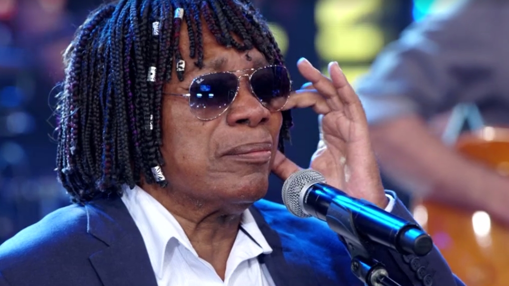 Milton Nascimento se derramou em lágrimas no Domingão do Faustão (Foto: Reprodução)