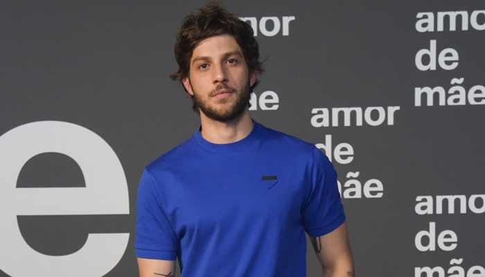 Chay Suede no lançamento da novela Amor de Mãe; ator vai se afastar da novela das nove (Foto: Globo/Estevam Avellar)