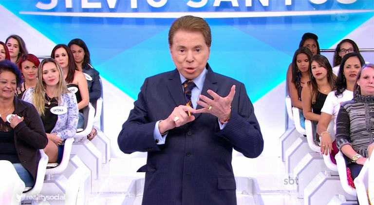 Silvio Santos foi acusado de racismo durante seu programa neste domingo (Reprodução)