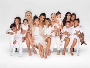 Veja alguns momentos de ostentação na família Kardashian-Jenner na época de Natal (Foto: Reprodução)