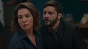 Nana (Fabiula Nascimento) e Diogo (Armando Babaioff) em Bom Sucesso (Foto: Reprodução/Globo)