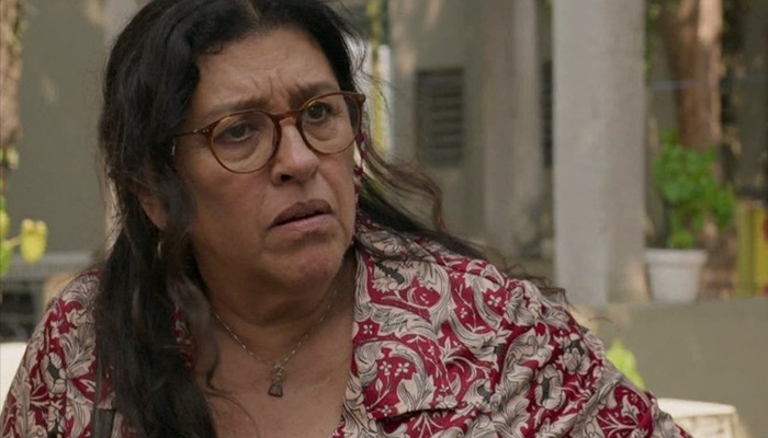 Lurdes (Regina Casé) será sequestrada em Amor de Mãe (Foto: Reprodução/Globo)