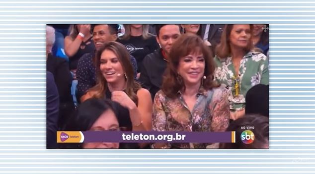 Rebeca Abravanel e sua mãe. Íris Abravanel, no momento em que Silvio Santos afirmou estar 'excitado' com Claudia Leitte (Foto: Reprodução/SBT)