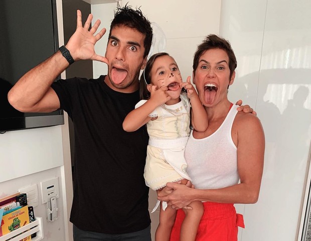 Hugo Moura, Maria Flor e Deborah Secco (Foto: Reprodução/Instagram)