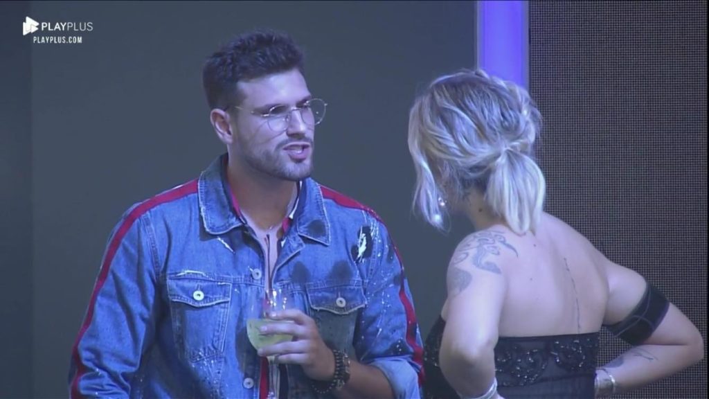 Tati e Guilherme discutindo na última festa de A Fazenda 11 da Record (Foto: Reprodução/PlayPlus)