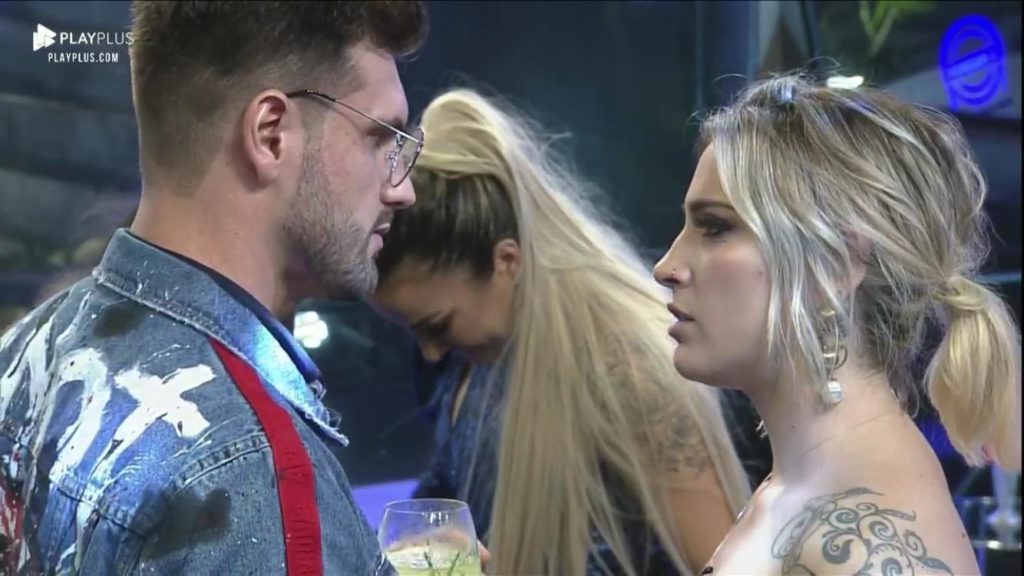 Guilherme Leão e Tati Dias se desentendem dentro de A Fazenda 11 (Foto: Reprodução/PlayPlus)