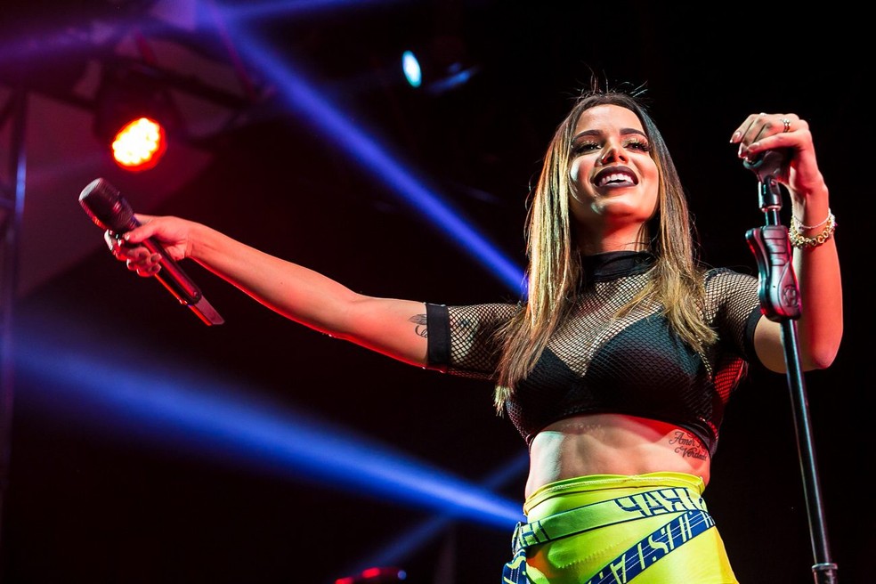 Anitta falou sobre seus relacionamentos e a sua fortuna em milhões (Foto: Reprodução)