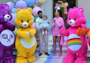 Sabrina Sato e o marido, o ator /duda Nagle,  organiza festa luxuosa para a filha, a pequena Zoe (Foto: AgNews)