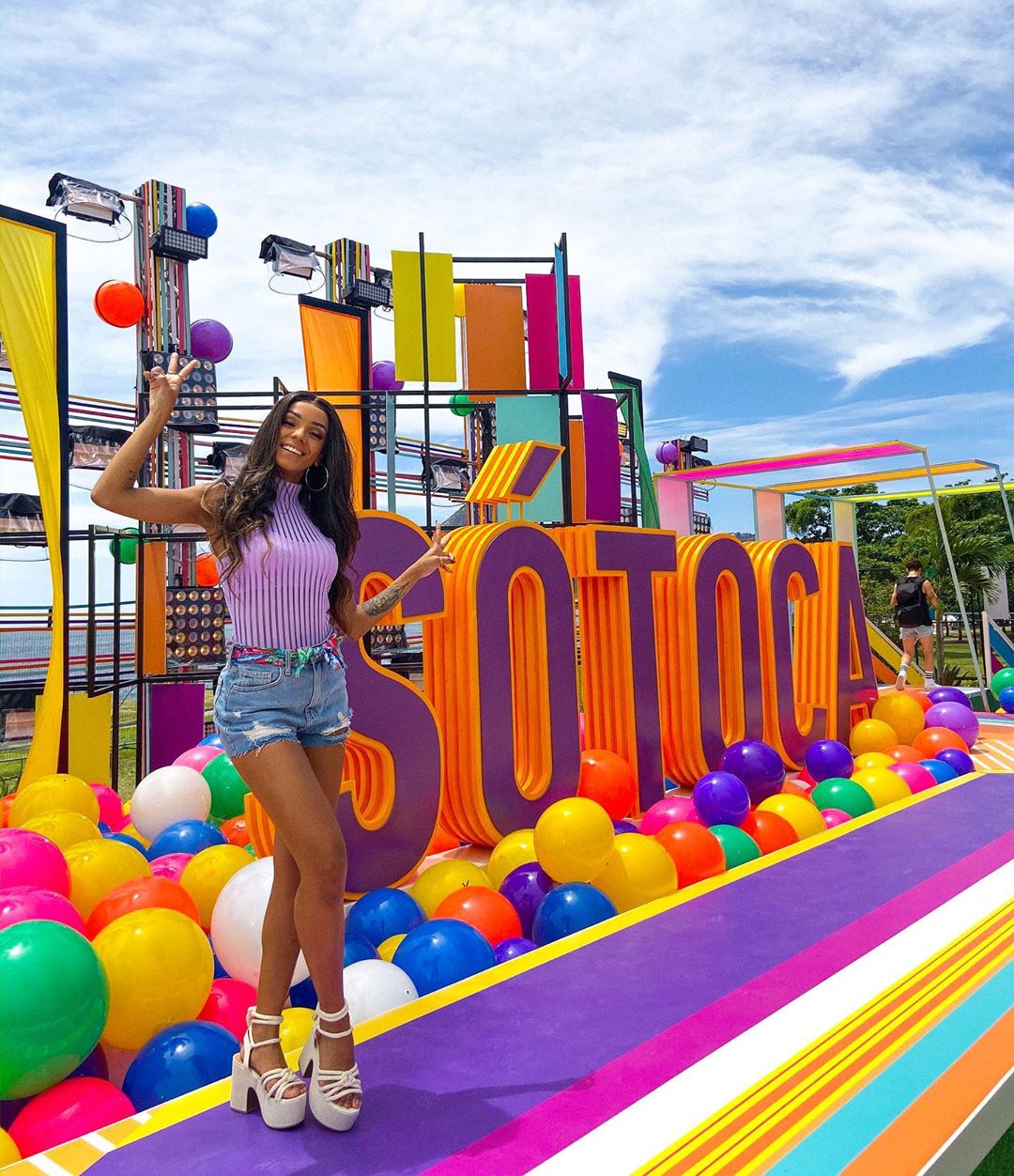 Brunna Gonçalves no cenário do Só Toca Top Verão (Foto: Reprodução/Instagram)