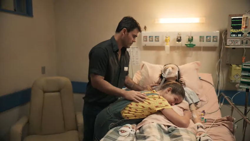 Magno (Juliano Cazarré) com Brena (Clara Galinari) e Leila (Arieta Corrêa) (Foto: Reprodução/Globo)