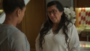 Lurdes (Regina Casé) e Vitória (Taís Araújo) em Amor de Mãe (Foto: Reprodução/TV Globo)