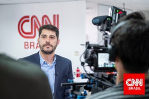 Evaristo Costa recebeu regalias da CNN Brasil (Reprodução/Instagram)