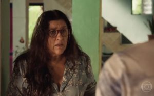 Lurdes em cena da novela das 21h da Globo, Amor de Mãe (Foto: Reprodução)