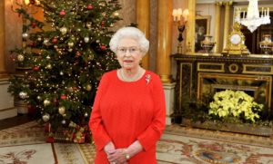 Rainha Elizabeth II gasta mais de R$ 160 mil em presentes de Natal (Foto: Reprodução)