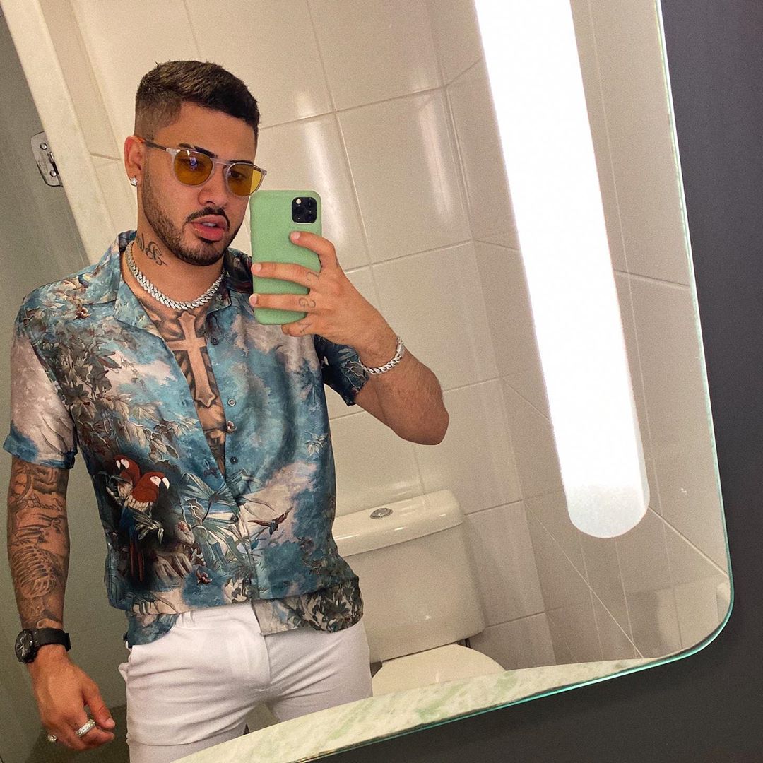 Kevinho mostrou volume enorme no Instagram (Foto: Reprodução)