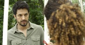 Marcos e Rosemary em cena da novela Bom Sucesso (Foto: Reprodução)