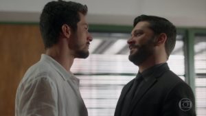 Diogo e Marcos expõem todo ódio que sentem um por outro na novela Bom Sucesso (Foto: Reprodução/Globo)