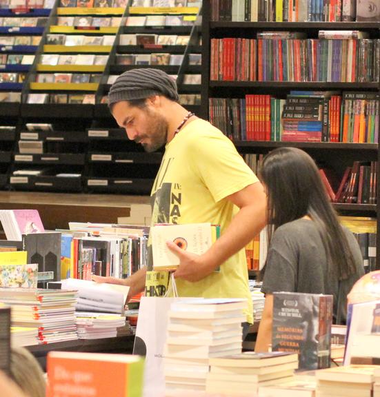 Thiago Lacerda é flagrado em shopping após polêmica (Foto: Daniel Delmiro / AgNews) polícia