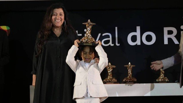 Regina Casé recebeu o prêmio de melhor atriz por Três Verões (Foto: Davi Campana)