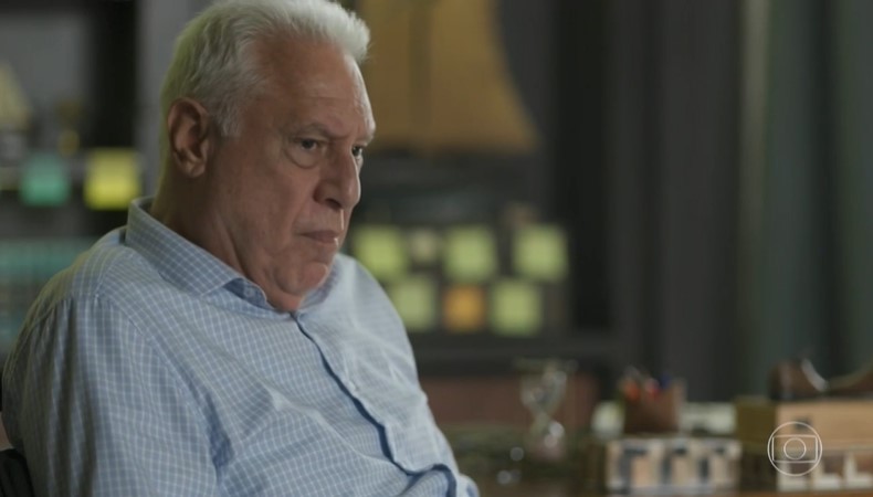 Alberto (Antonio Fagundes) descobrirá que problema de saúde se agravou em Bom Sucesso (Foto: Reprodução/Globo)