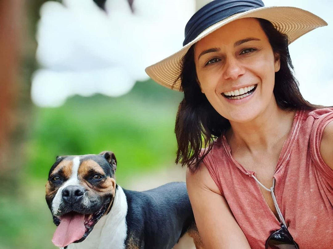 Adriana Araújo e o cachorro Zeca - Foto: Reprodução/Instagram