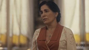 Lola (Gloria Pires) ficará em choque com decisão de Julinho em Éramos Seis (Foto: Reprodução/Globo)