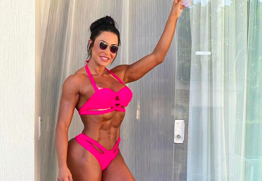 A famosa musa fitness e esposa do cantor Belo, Gracyanne Barbosa voltar a agitar a vida de seus seguidores mais uma vez ao expor demais nas redes sociais (Foto: Reprodução/Instagram)