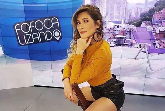 A famosa apresentadora do Fofocalizando do SBT, Lívia Andrade voltou a se tornar assunto entre os internautas ao compartilhar uma nova foto em sua conta pessoal (Foto: Reprodução/Instagram)