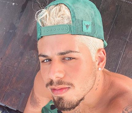 O filho do famoso cantor sertanejo, Leonardo, Zé Felipe fez a temperatura ir às alturas ao compartilhar um clique para lá de sexy em suas redes sociais (Foto: reprodução/Instagram)