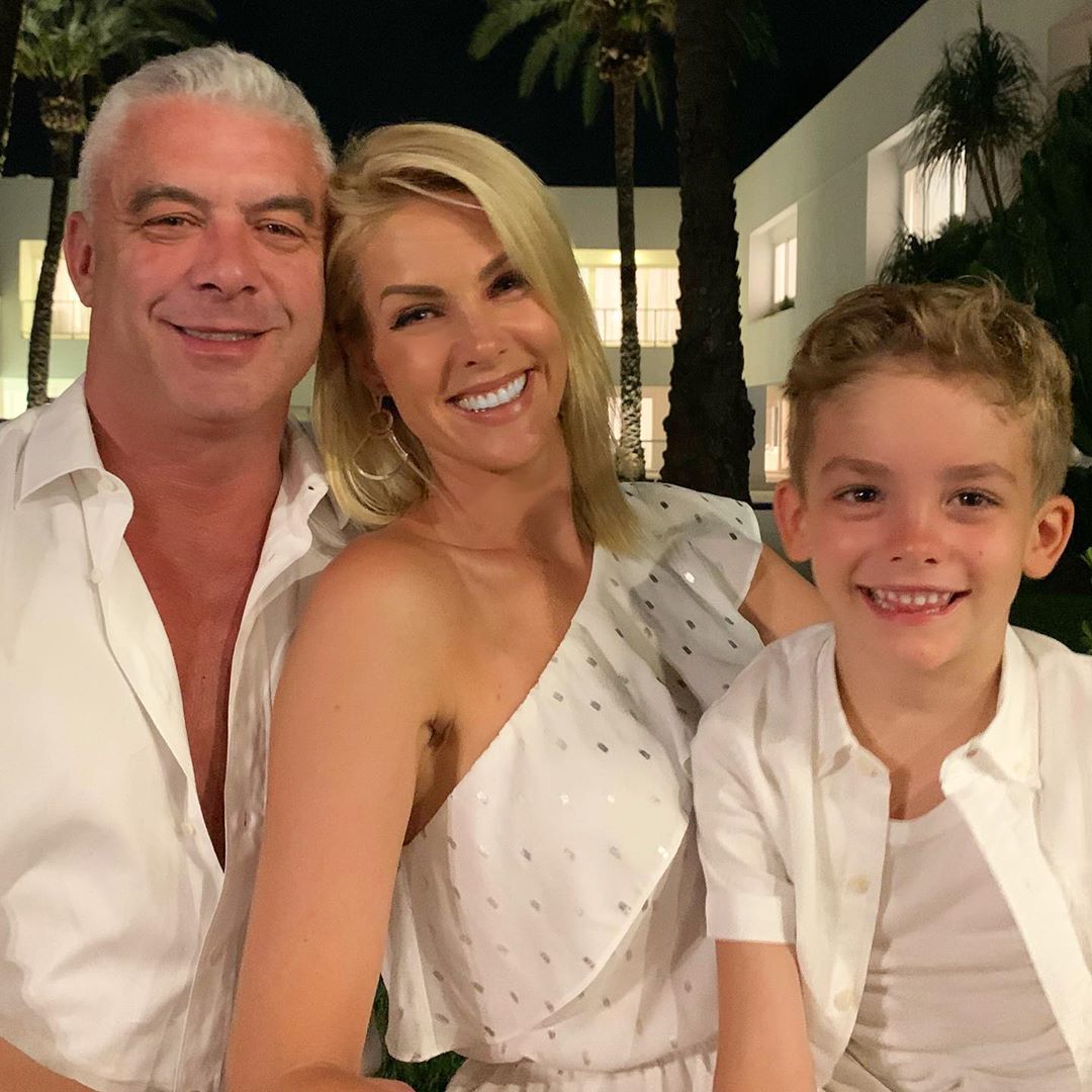 Ana e sua linda família no ano novo de 2019 para 2020 (Foto: Reprodução/Instagram)