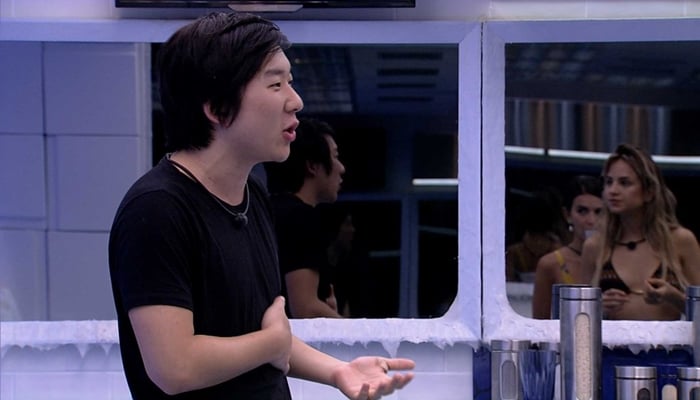 Pyong Lee dormiu demais e foi punido por não fazer o Raio-X no BBB20 (Foto: Reprodução/Globo)