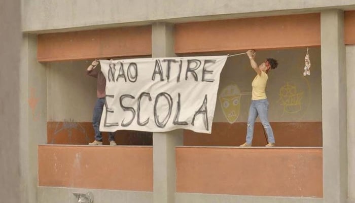 Camila (Jéssica Ellen) e Danilo (Chay Suede) em  cena de Amor de Mãe (Foto: Reprodução/Globo)