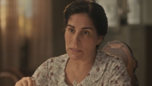 Lola (Gloria Pires) fará o filho passar se envergonhar por roubar em Éramos Seis (Foto: Reprodução/Globo)