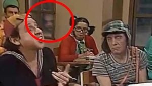 Imagina só você ser ator de Chaves, olhar para o lado e se deparar com isso - Imagem: reprodução internet