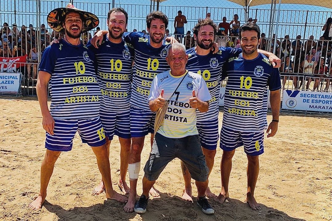 Danilo Sacramento compartilhou imagens ao lado de Sérgio Guizé e outros globais (Foto: Reprodução/Instagram)