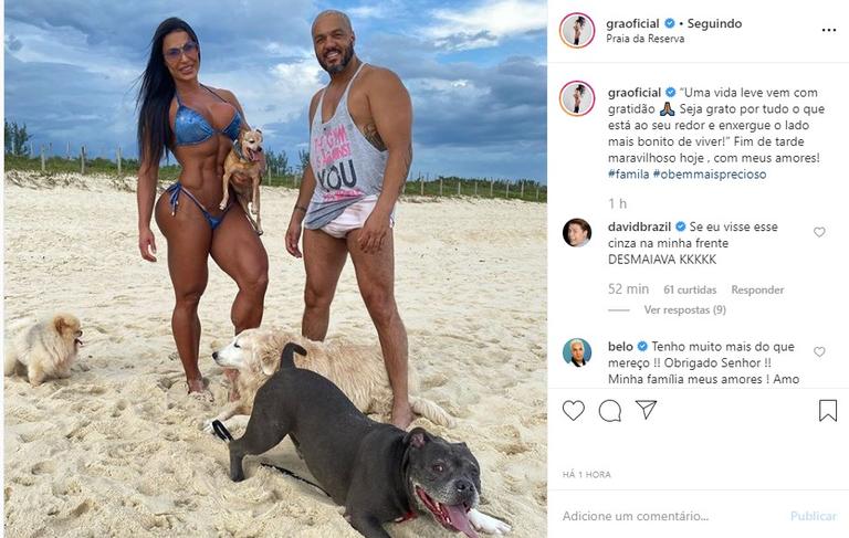 Gracyanne Barbosa e Belo curtem dia na praia com os pets (Reprodução/Instagram)