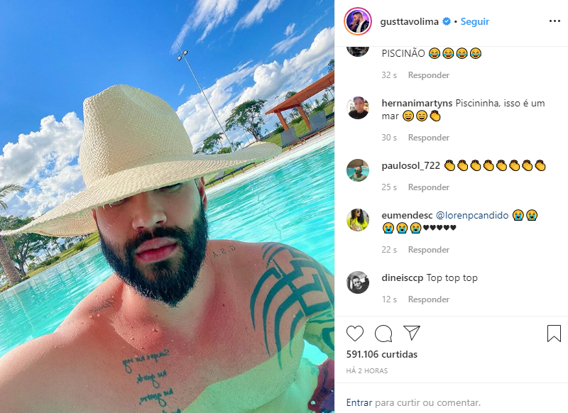 Gusttavo Lima causou ao surgir na piscina ostentando as tatuagens (Foto: Reprodução/ Instagram)