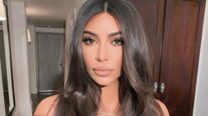 Kim Kardashian é processada por publicar foto de si mesmo com o marido, Kanye West (Foto: Reprodução)