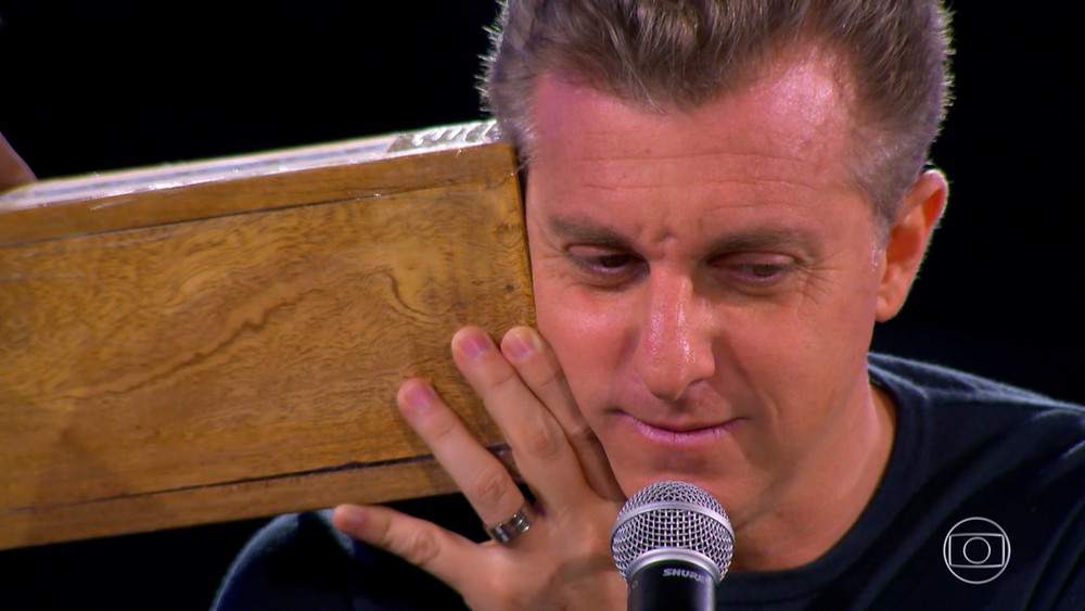 Luciano Huck gostou, mas ficou apavorado ao receber abelhas de convidado do The Wall - Foto: Reprodução