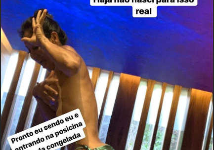 Mayra Cardi fez topless para entrar em piscina congelada (Foto: Reprodução/ Instagram) Arthur Aguiar