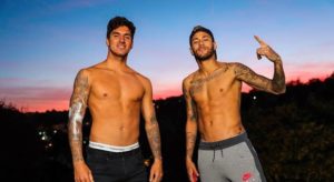 Gabriel Medina e Neymar estão aproveitando o novo ano em Barra Grande, na Bahia (Foto: Reprodução)