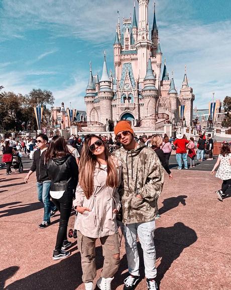 O cantor compartilhou um clique feito em um dos parques da Disney em Orlando e se despediu da viagem Instagram