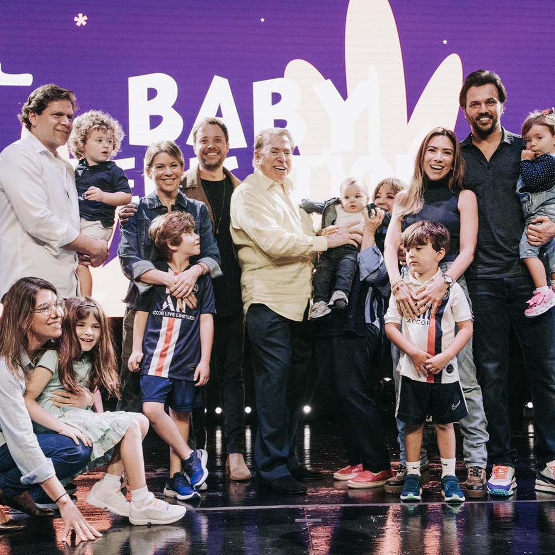 Silvio Santos com suas filhas na consagração de Senor, filho de Patrícia Abravanel (Foto: Reprodução/Instagram)