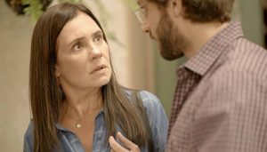 Thelma (Adriana Esteves) terá segredo revelado em Amor de Mãe: Danilo é adotado (Foto: Reprodução/Globo)