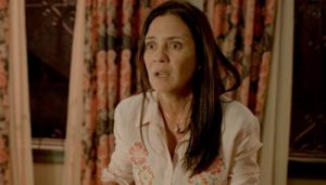 Thelma (Adriana Esteves) terá embate após ser desmascarada pelo filho em Amor de Mãe (Foto: Reprodução/Globo)